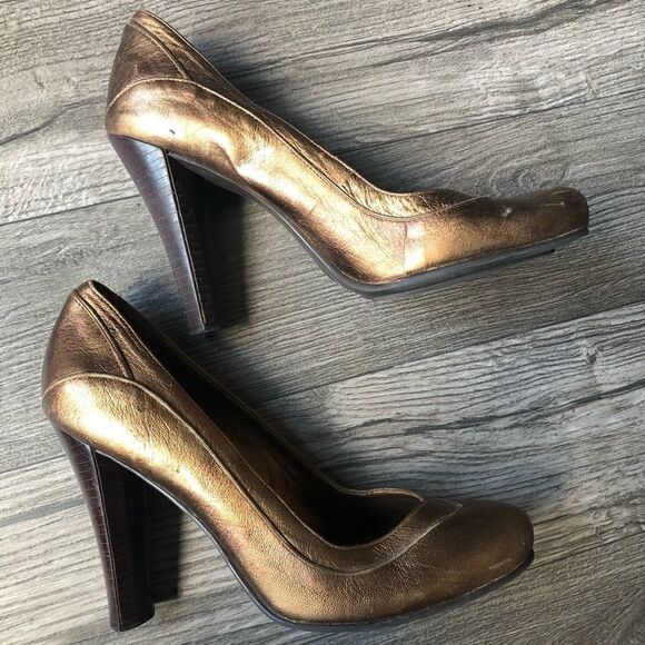2/$20 BCBGirls Bronze Round Toe Pump, 5.5 - Picture 2 of 8
